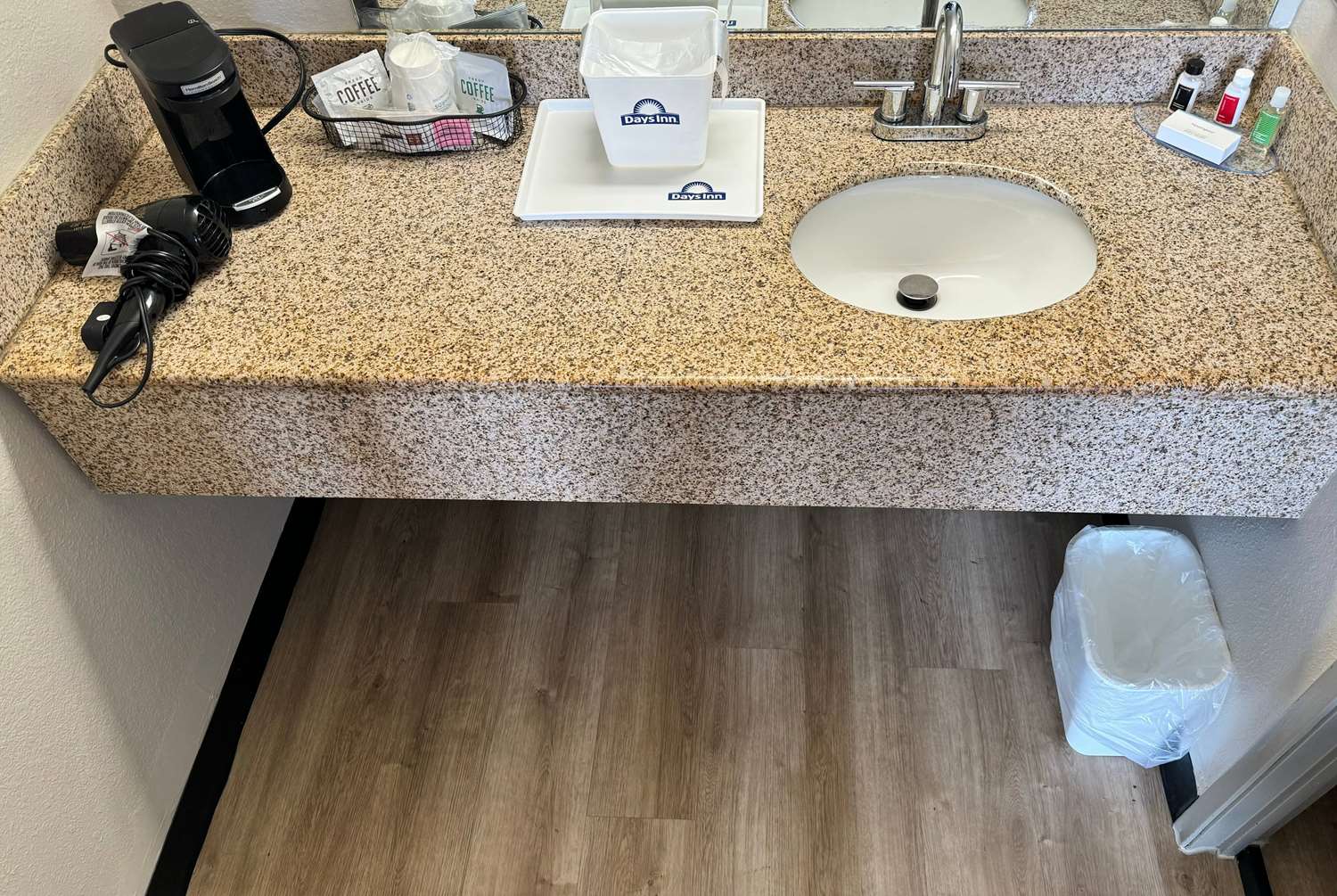 Days Inn by Wyndham Cloverdale Greencastle 50/50