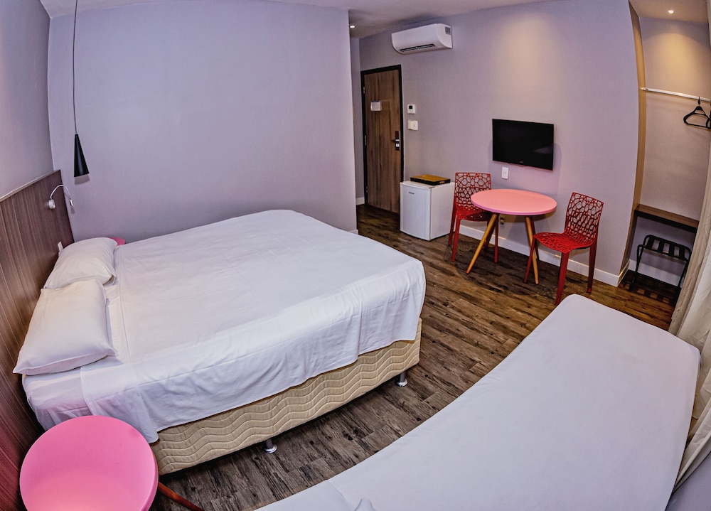 B Hotel 12/50