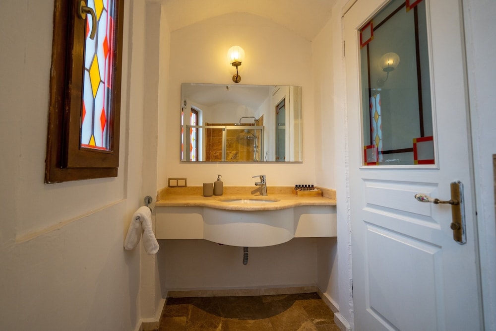 Cunda Battalos Kucuk Otel 50/50