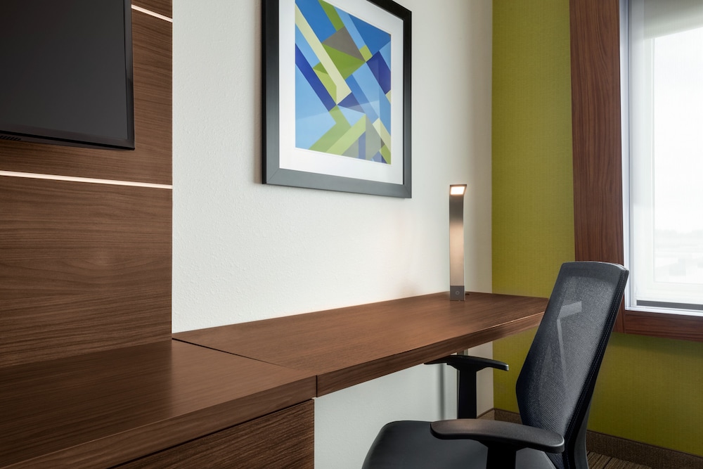 Holiday Inn Express Suites West Des Moines Jordan Creek 42/43
