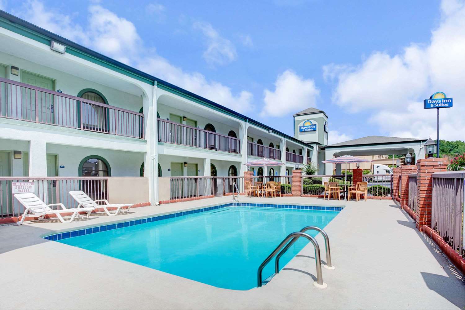 Days Inn & Suites By Wyndham Stockbridge South Atlanta 2/10