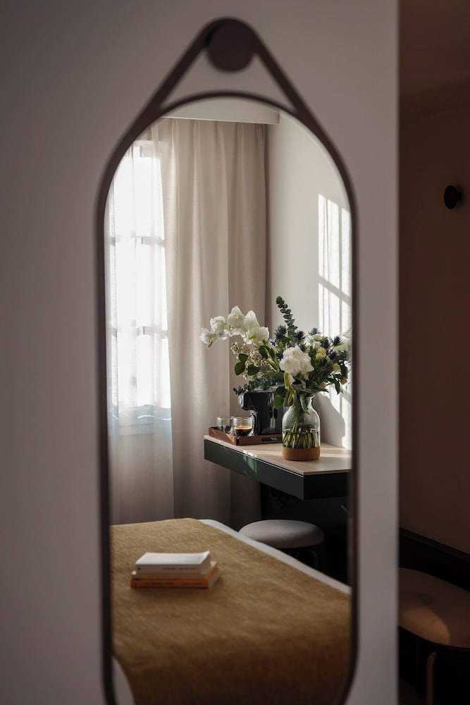 SAINT NICOLAS HOTEL 45/80