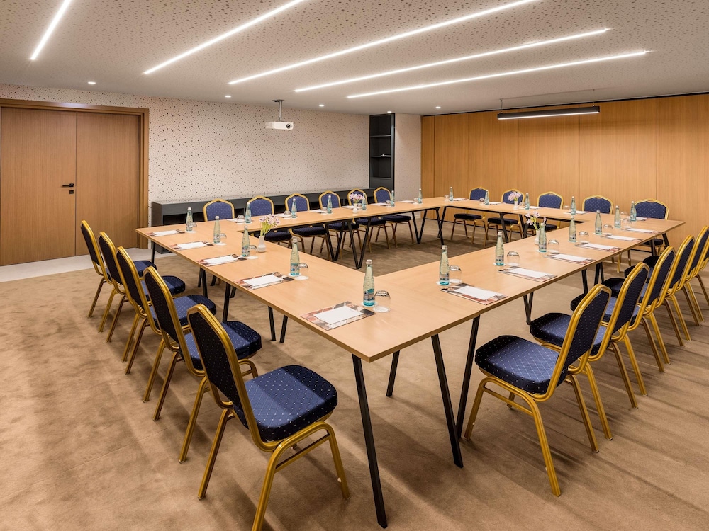 Mercure Tirana 62/73