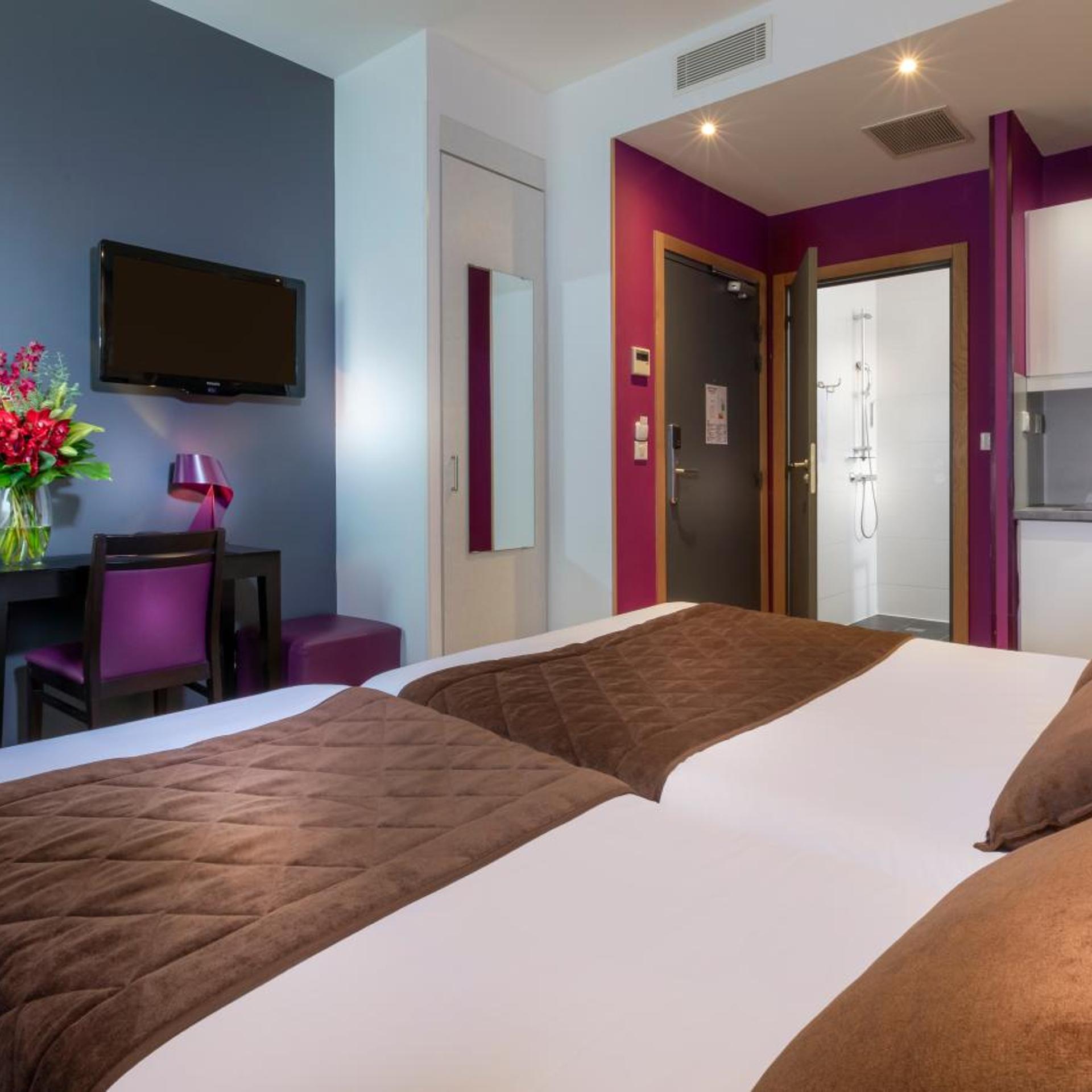 Room, Twin Beds