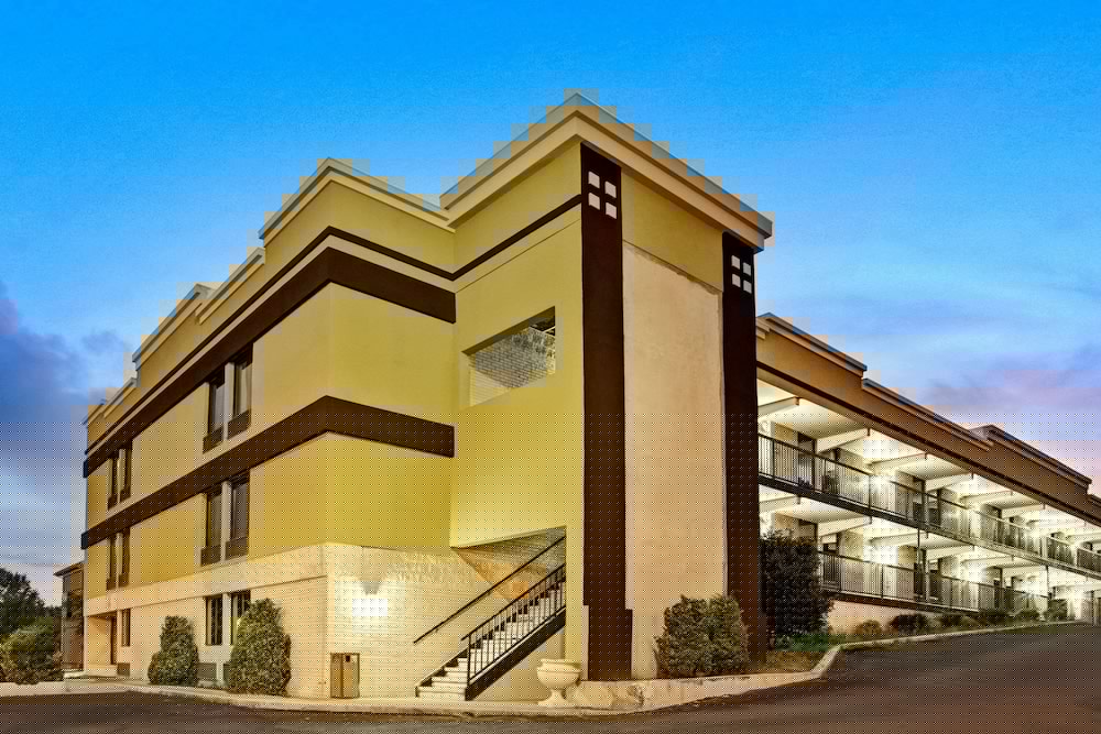 Super 8 by Wyndham Raleigh Downtown 6/26