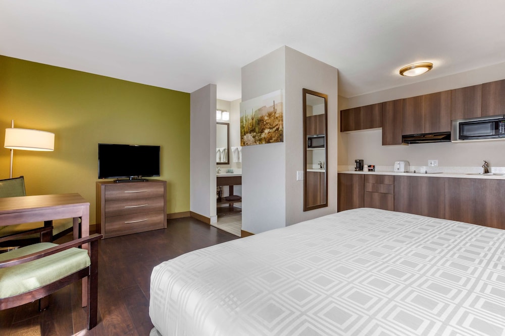 STANDARD, KING BED, KITCHENETTE