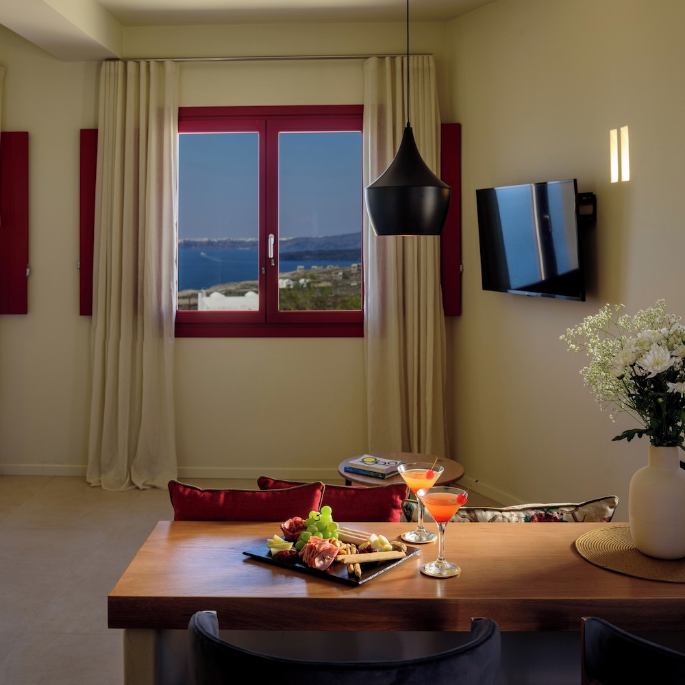Potnia Theron Suites 62/79