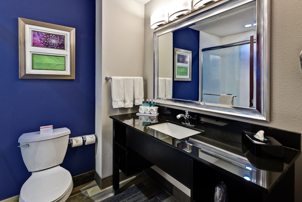Holiday Inn Express Hutchinson 42/47