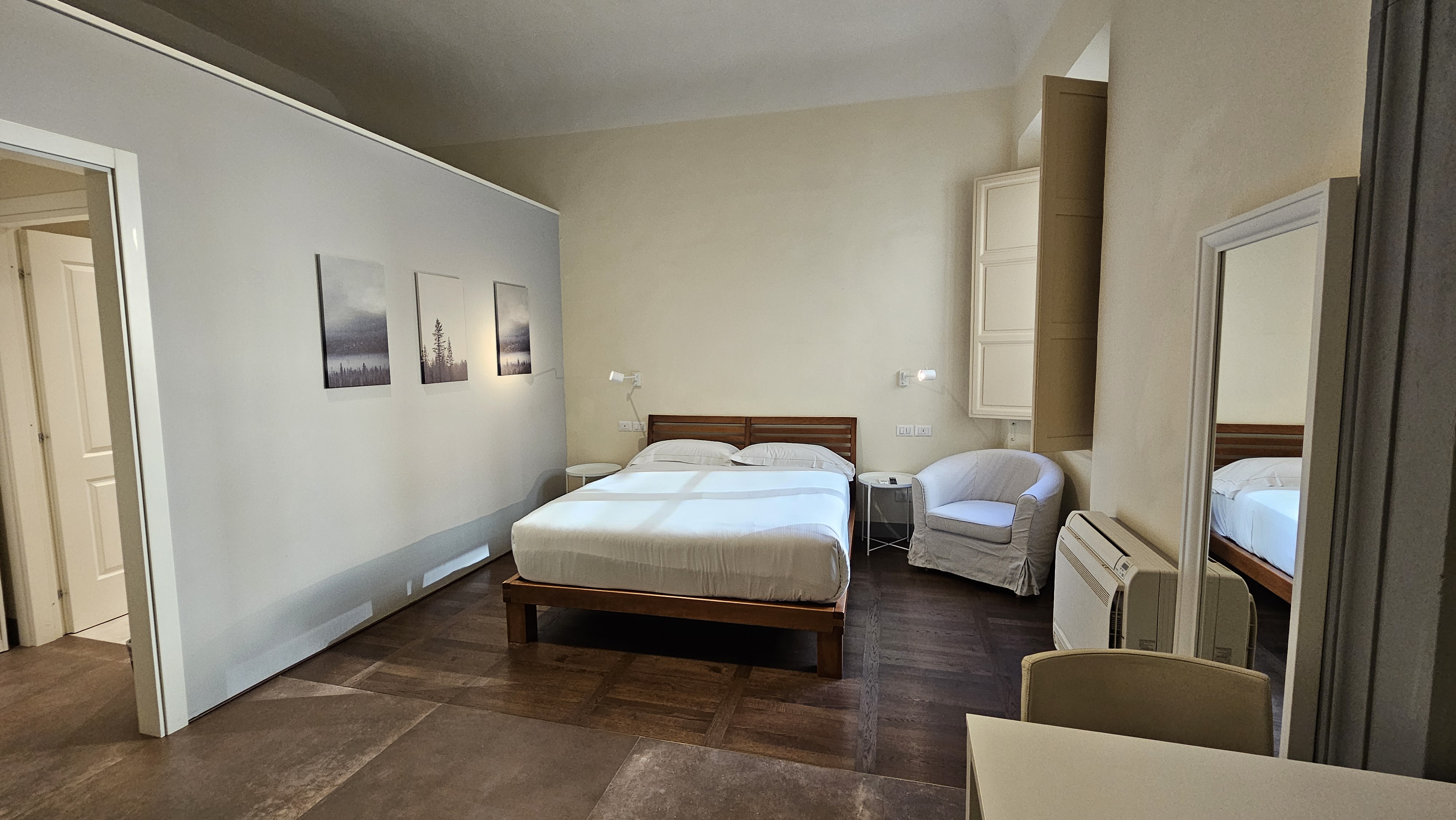 DELUXE, DOUBLE BED