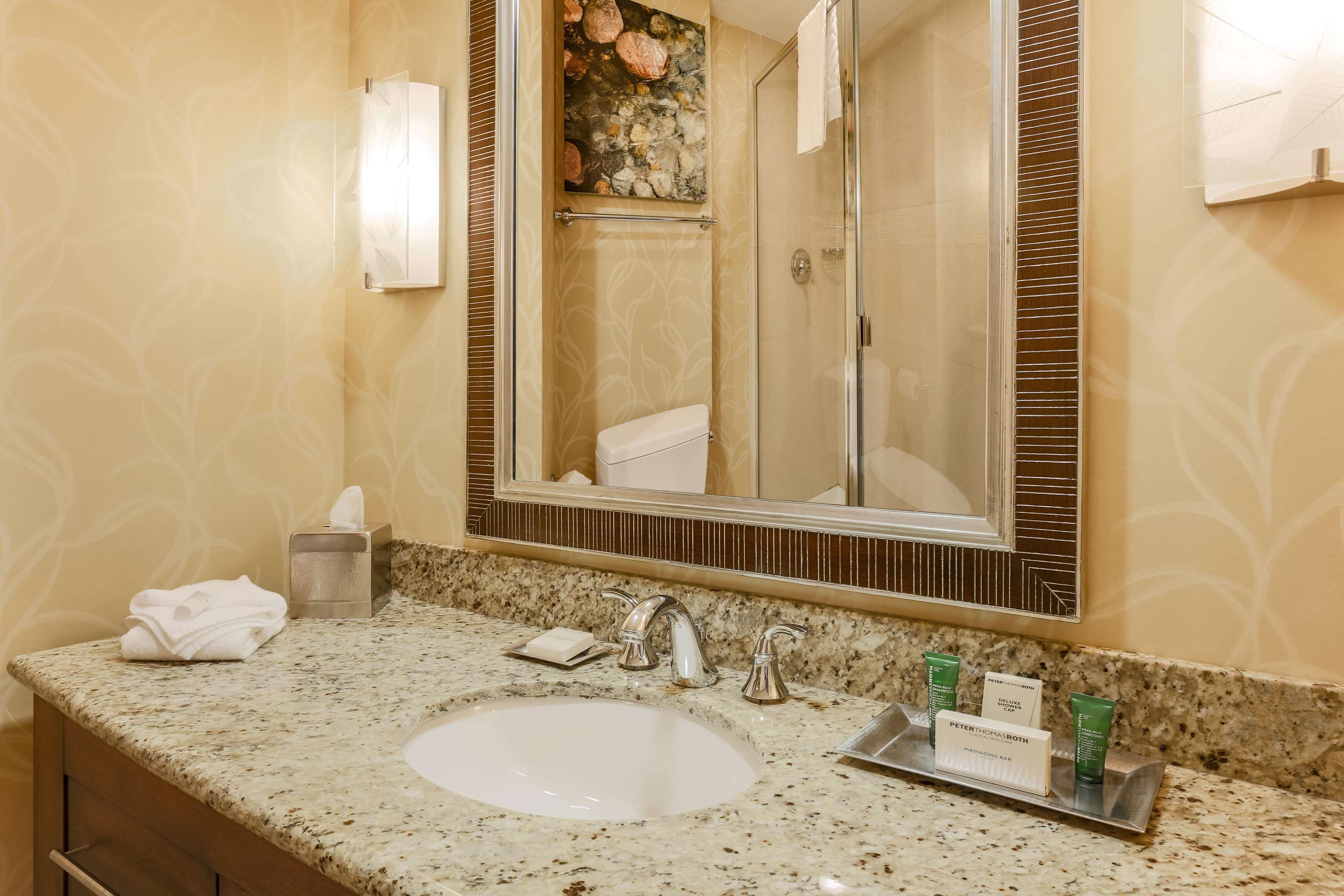 غرفة ديلوكس بسرير كوين، Hilton Branson Convention Center 2/5
