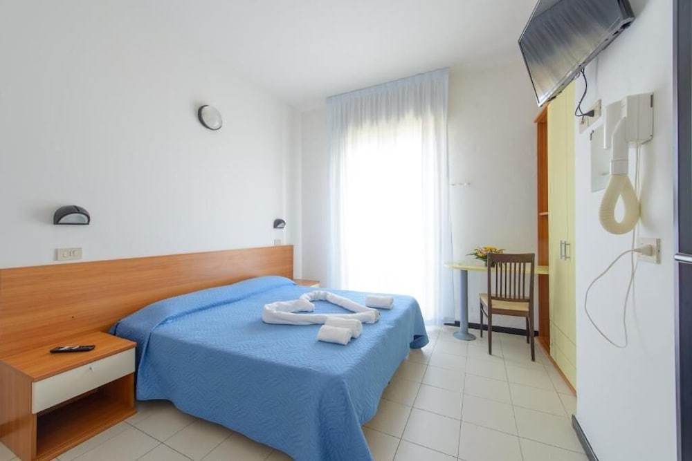 COMFORT, DOUBLE BED, PARTIAL SEA VIEW, BALCONY