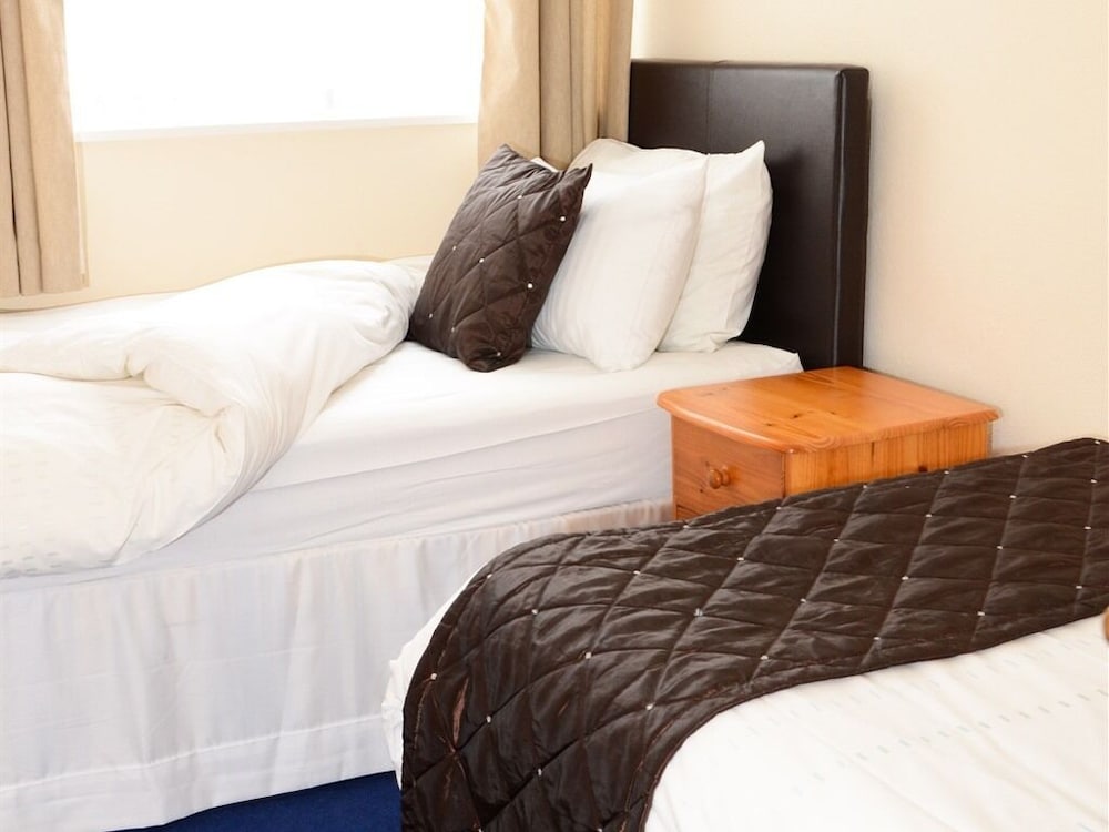 Pinewood Guest House 11/22