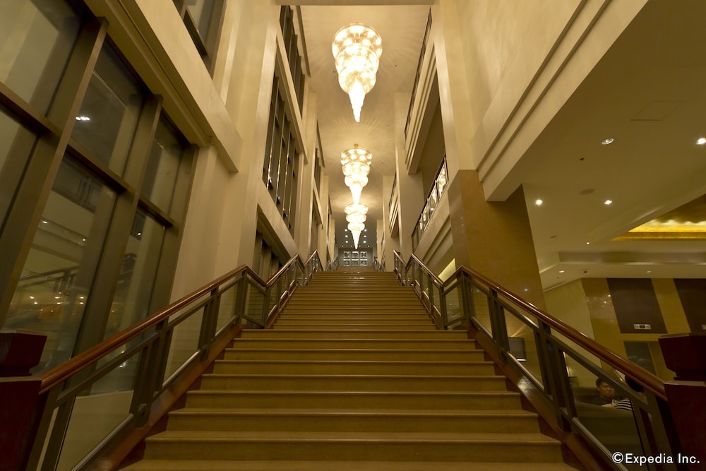 Mandarin Plaza Hotel 8/53