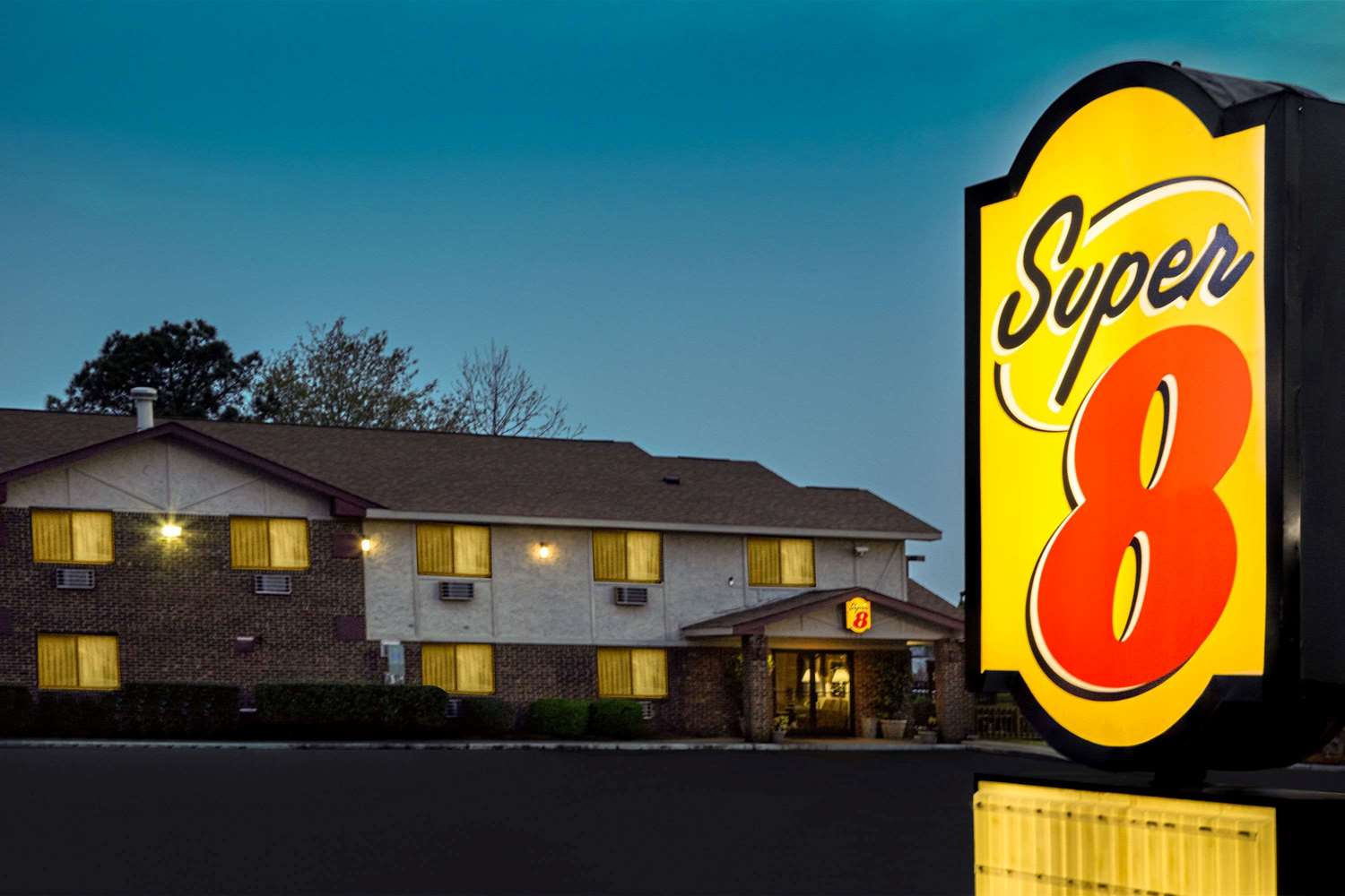 Super 8 by Wyndham Greenville 4/24