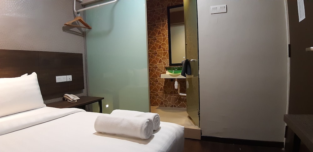 Miico Hotel Mount Austin 35/58