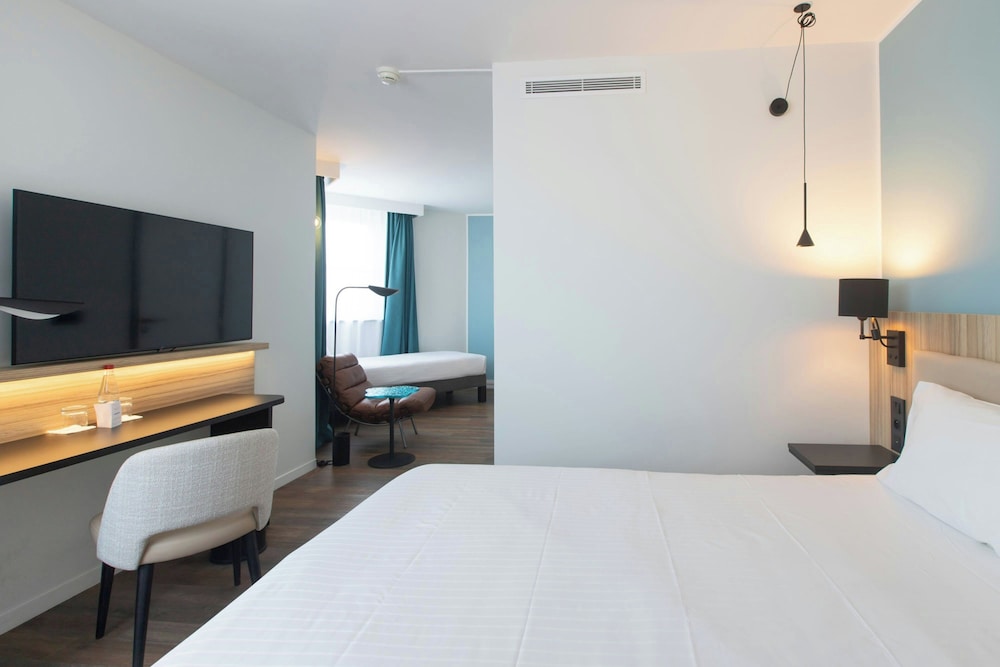 JUNIOR SUITE, KING BED, SOFA