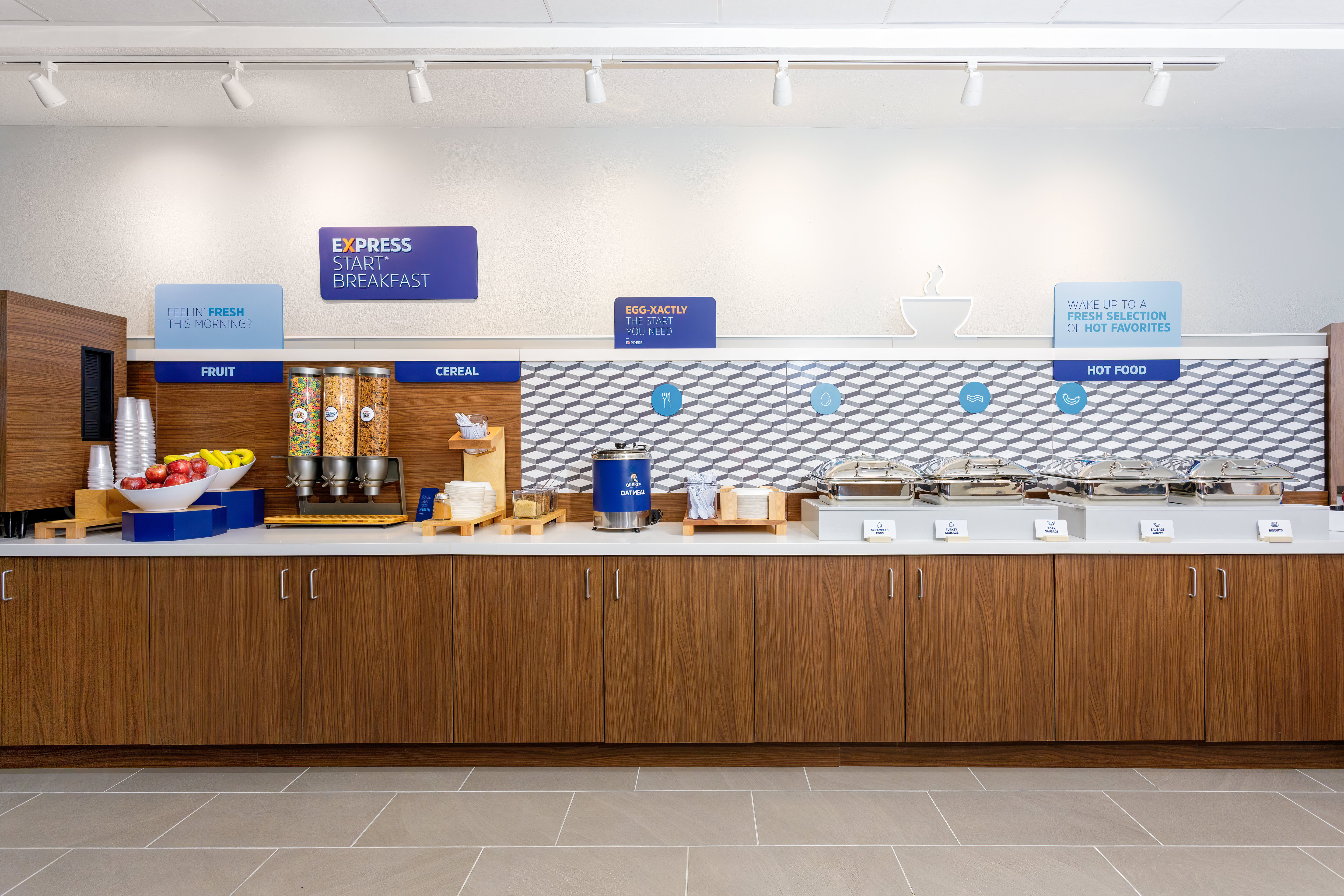 Holiday Inn Express & Suites Tampa Stadium Airport Area 8/36