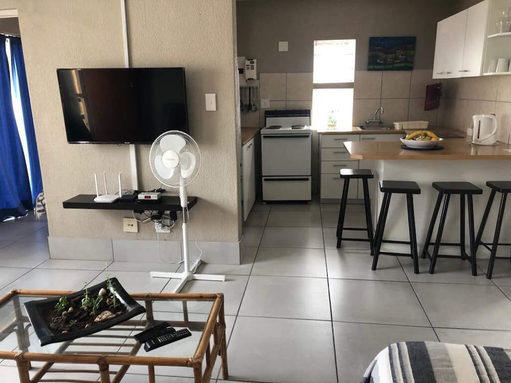 Amies Self-Catering Apartments 18/30