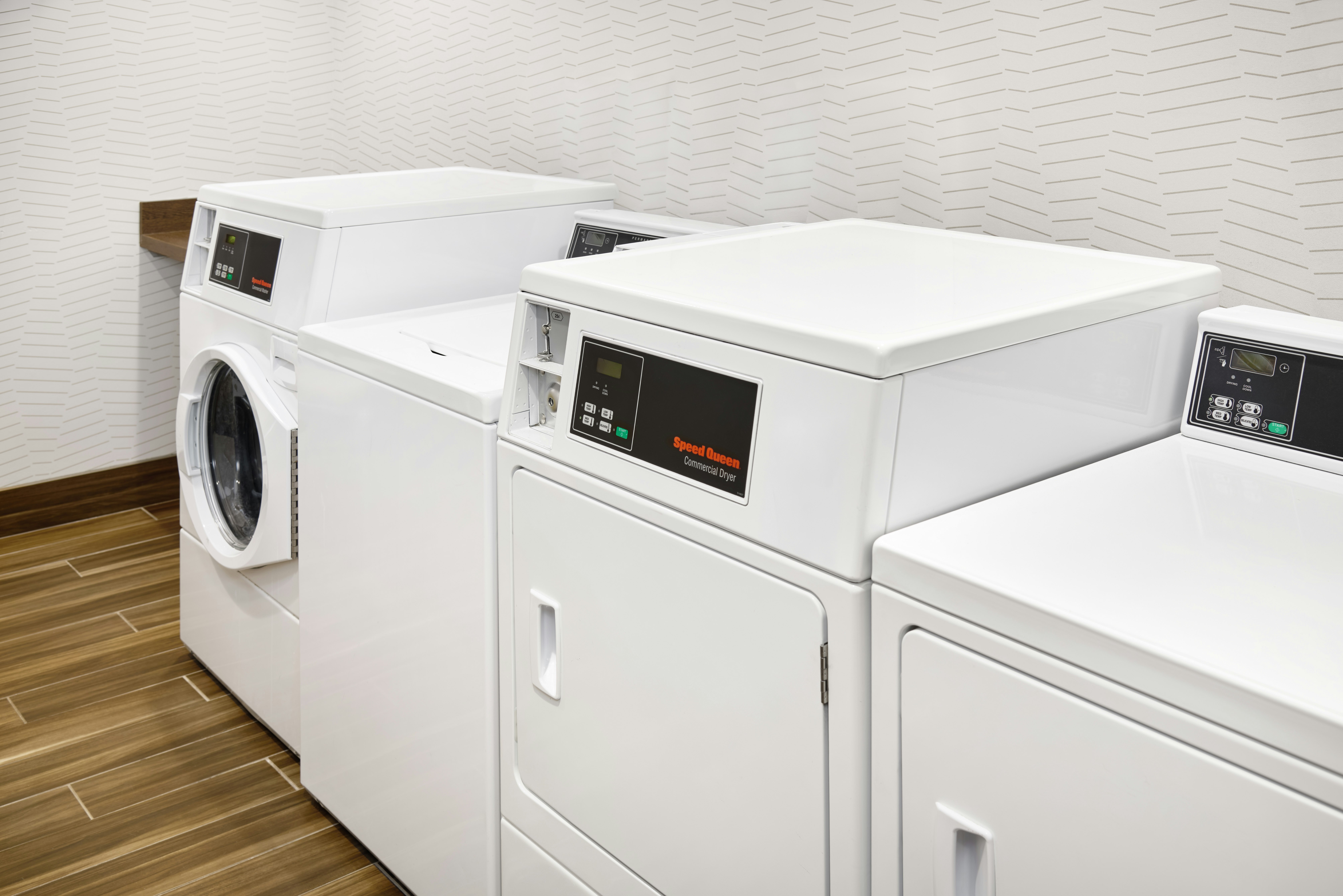 Hampton Inn Suites Syracuse North Airport Area 64/64