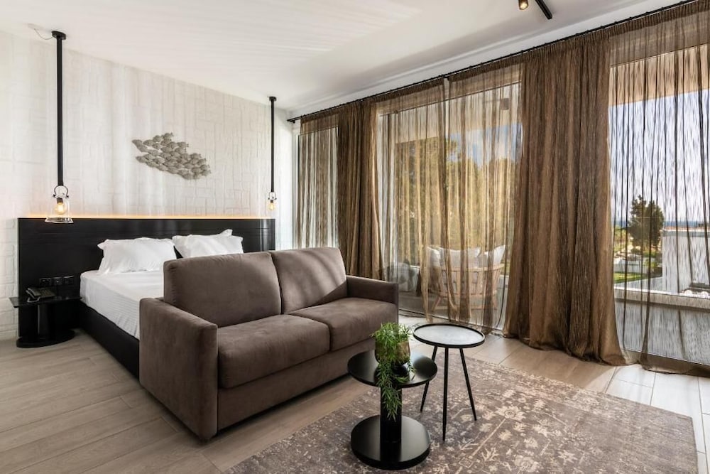 Abacus Suites 44/82