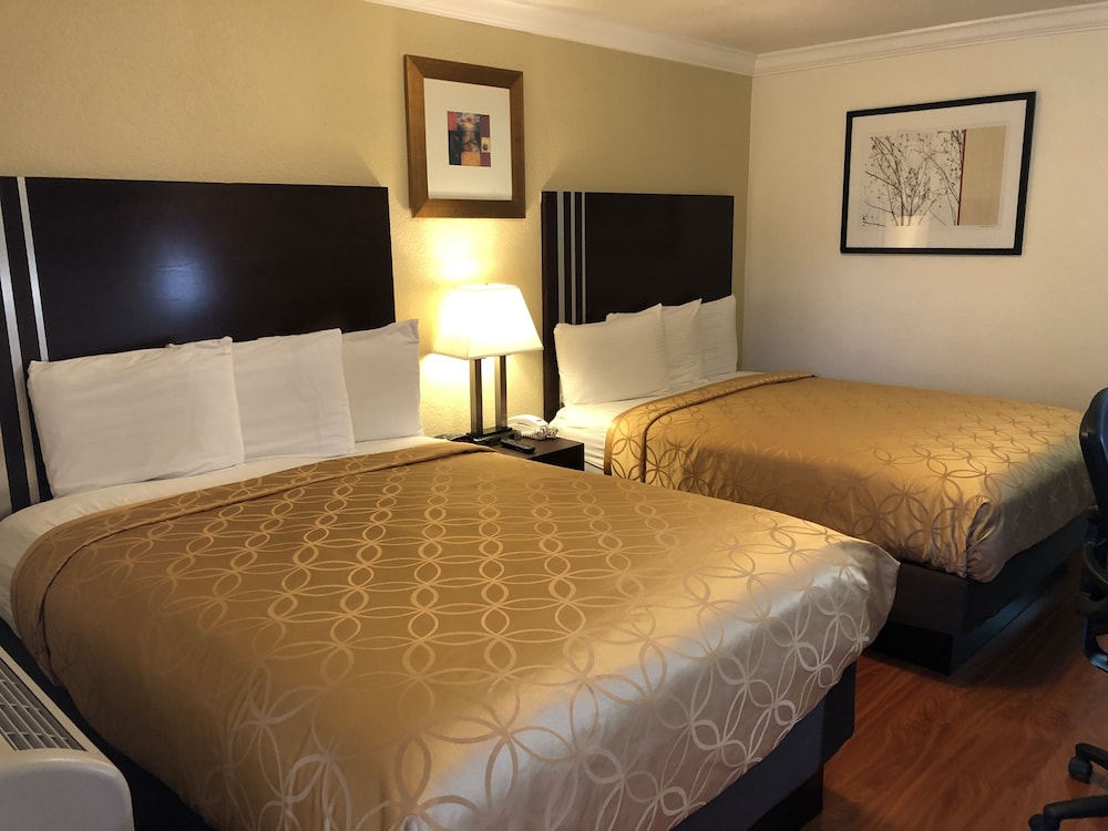 STANDARD, 2 QUEEN BEDS