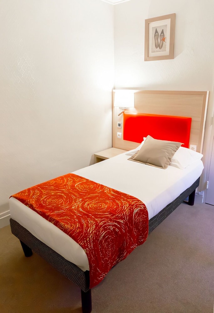 ROOM, SINGLE