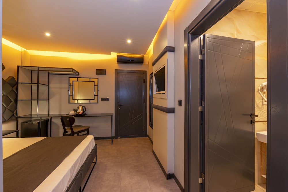White Palace Hotel 30/46