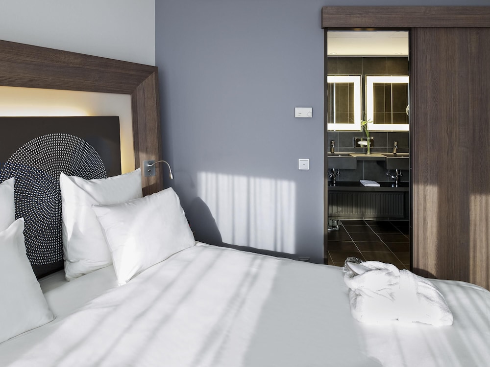SUITE, DOUBLE BED, SOFA