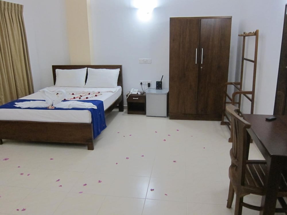 Hotel Oviya 8/28