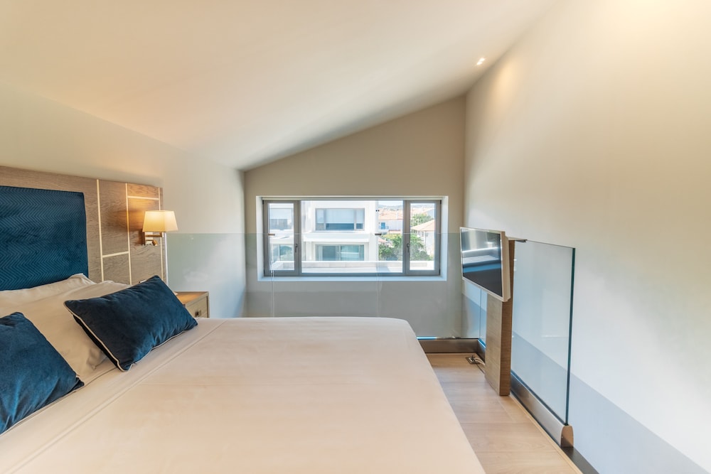 LOFT, PREMIER, POOL VIEW
