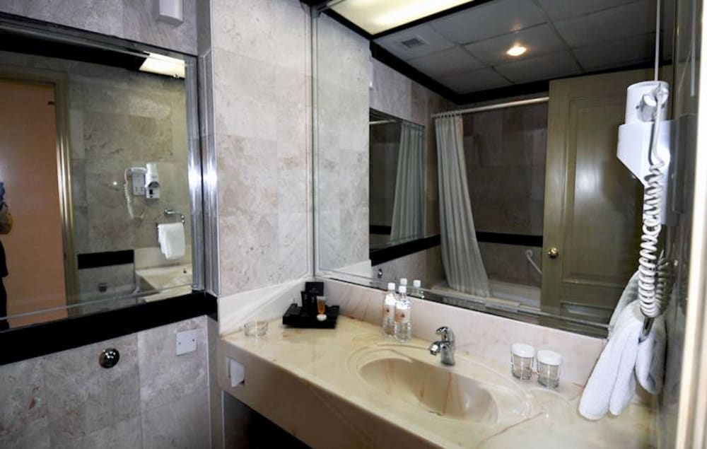 غرفة سوبيريور بسرير كينج، Palette Luxury Marina View Formerly Happy Days Hotel 4/4