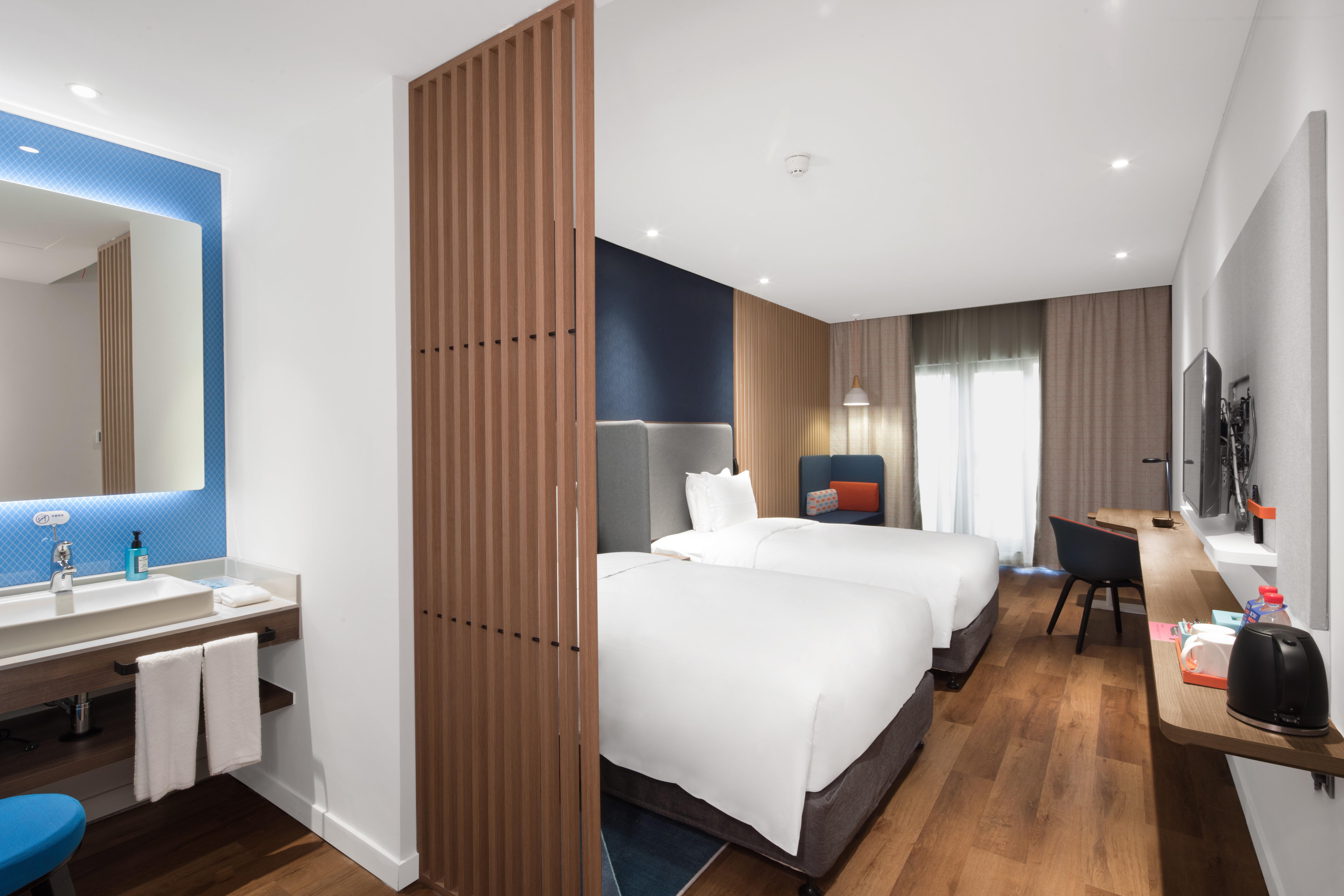 Holiday Inn Express Shanghai Tourism Zone 23/51