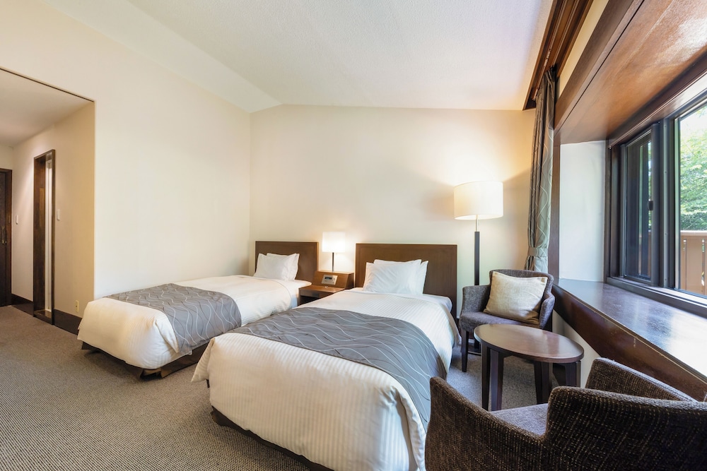 Yatsugatake Kogen Lodge 12/55