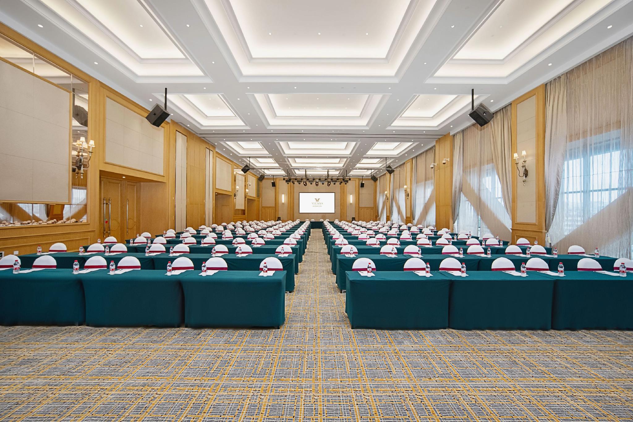 Vienna International Hotel (Suzhou Railway Station North Square) 46/49