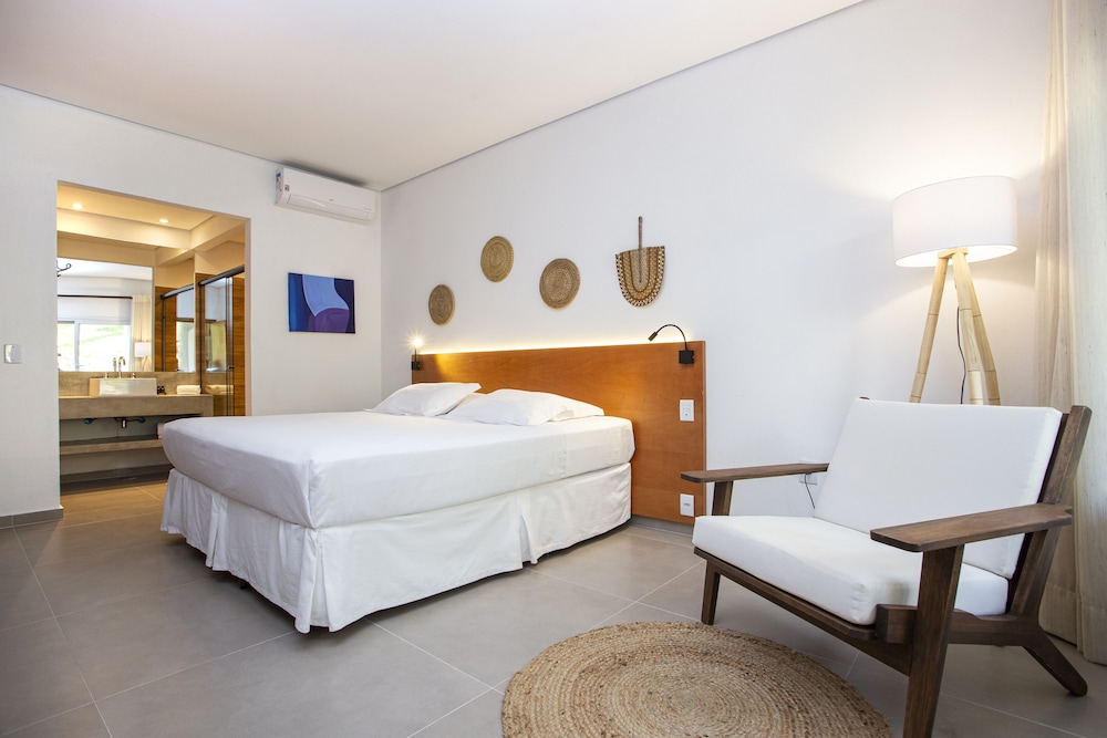 VILLAGE, SUITE