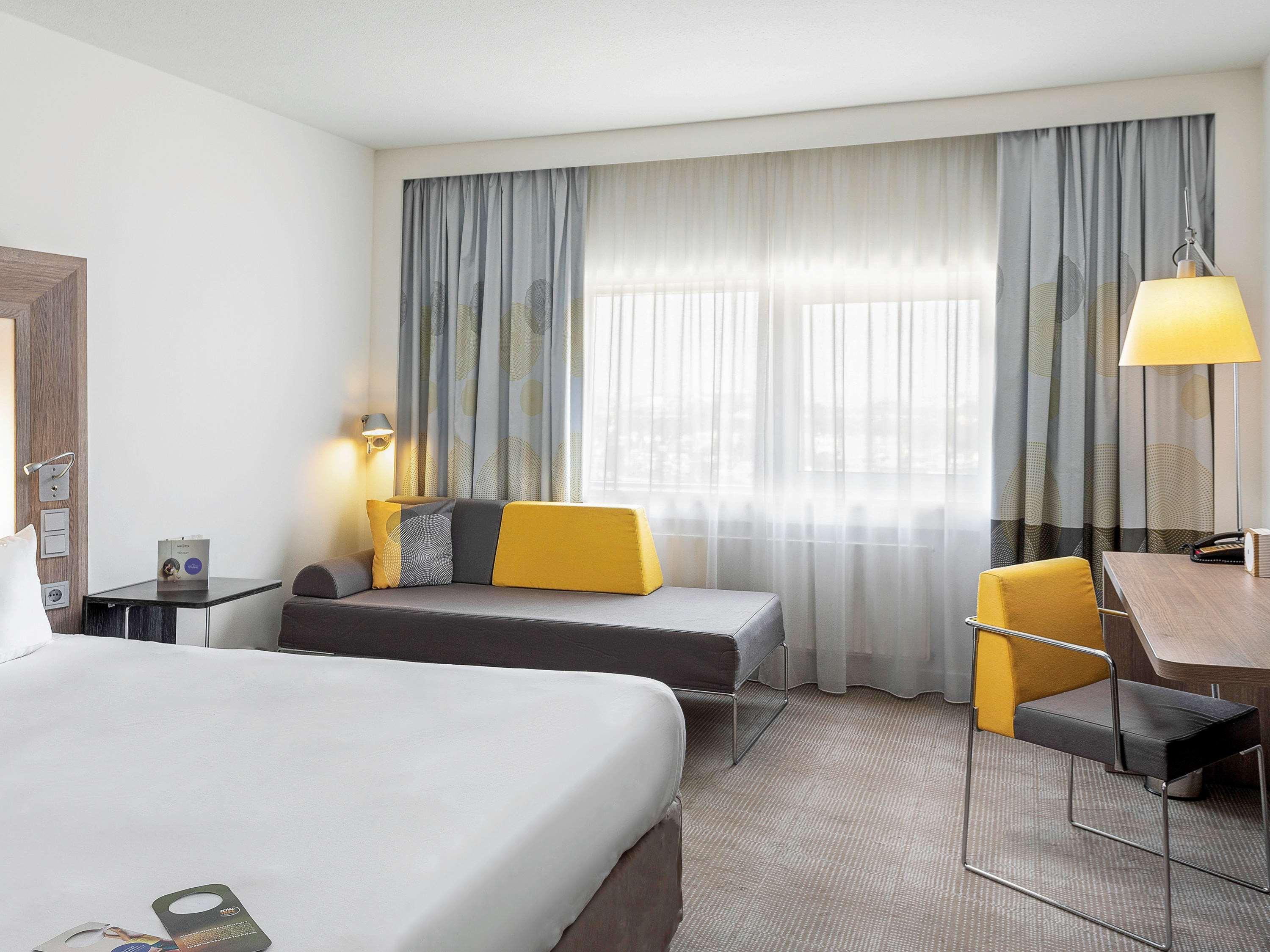 SUPERIOR, TWIN BEDS, SOFA