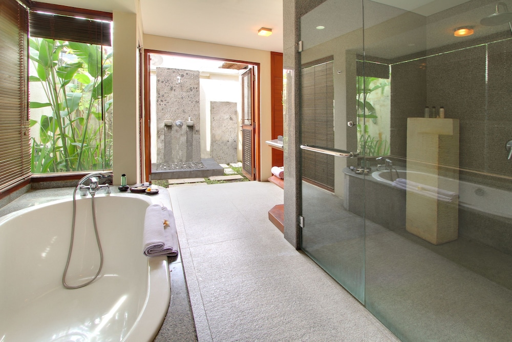 BALI BALIKU BEACH FRONT LUXURY PRIVATE POOL VILLAS 32/33