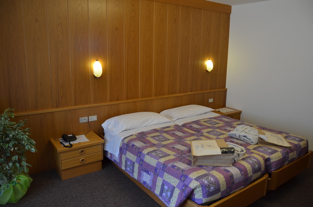 HOTEL LADINA 17/56