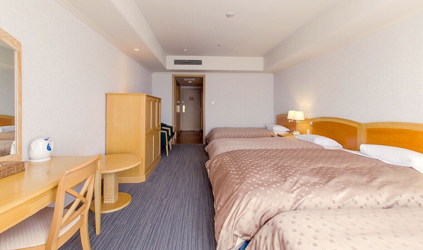 ROOM, QUADRUPLE, LAKE VIEW