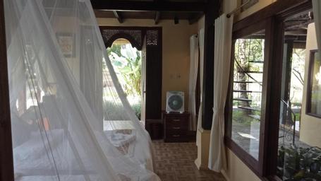 2 Bedrooms, House