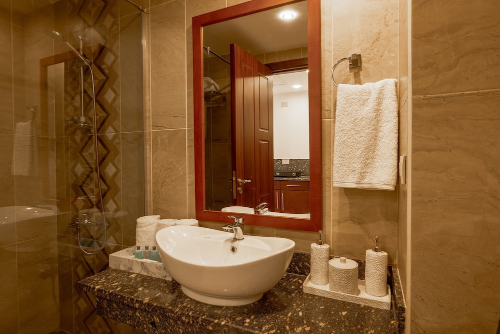 Oyster Bay Beach Suites 57/60