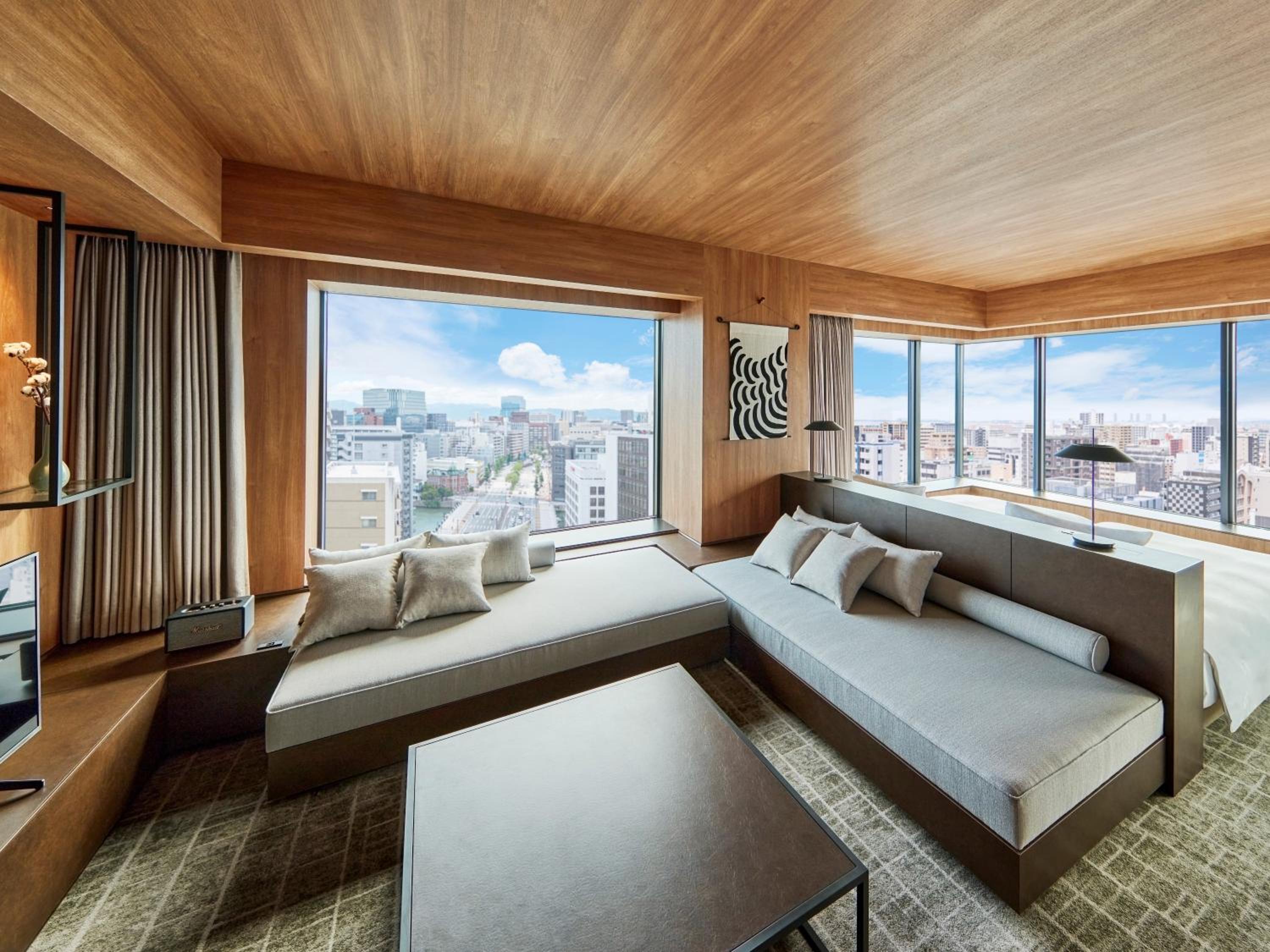 DELUXE, TWIN BEDS, CORNER, SKY FLOOR