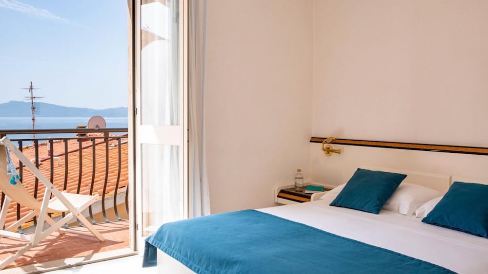 COMFORT, DOUBLE OR TWIN BED