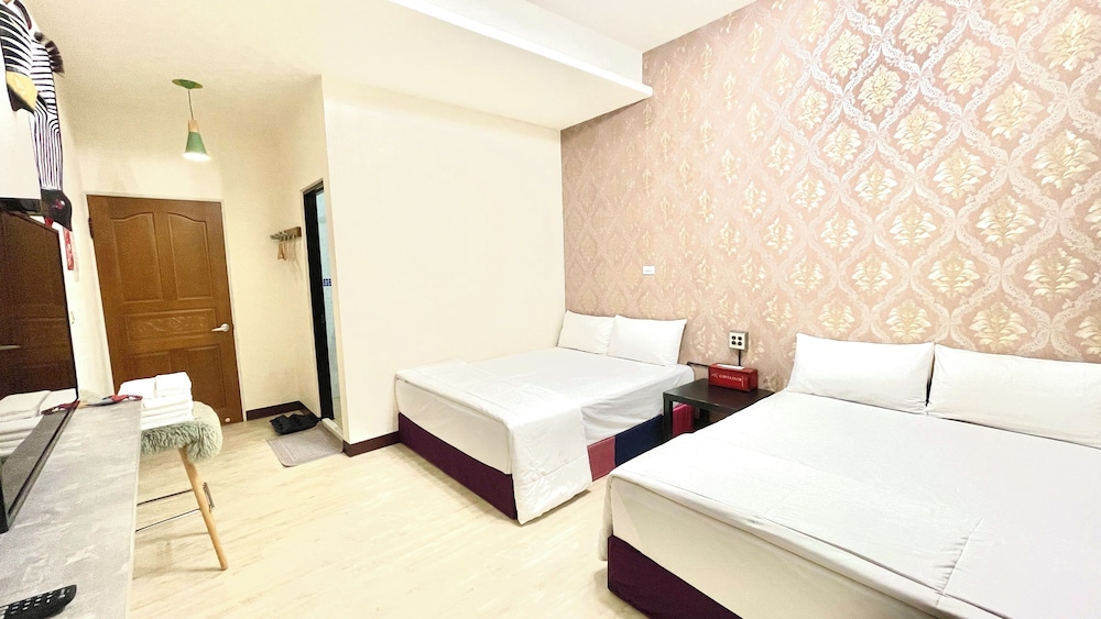 ROOM, QUADRUPLE