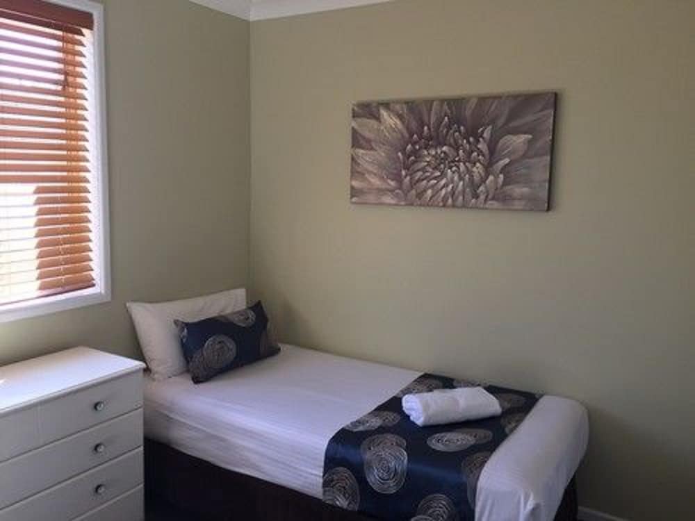 Park Beach Resort Motel 12/33
