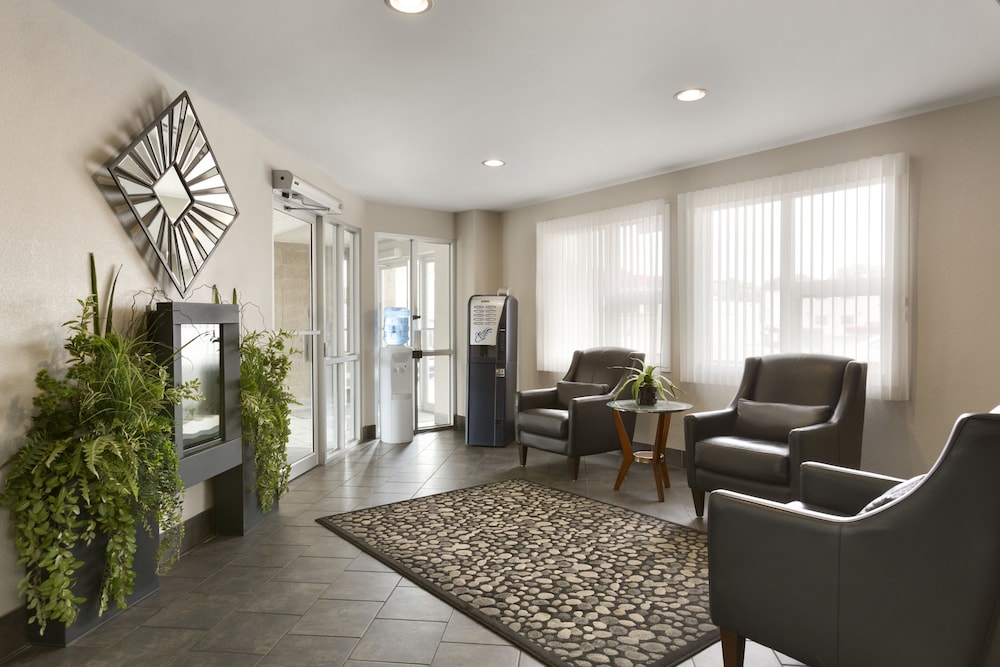 Colonial Square Inn And Suites 14/25