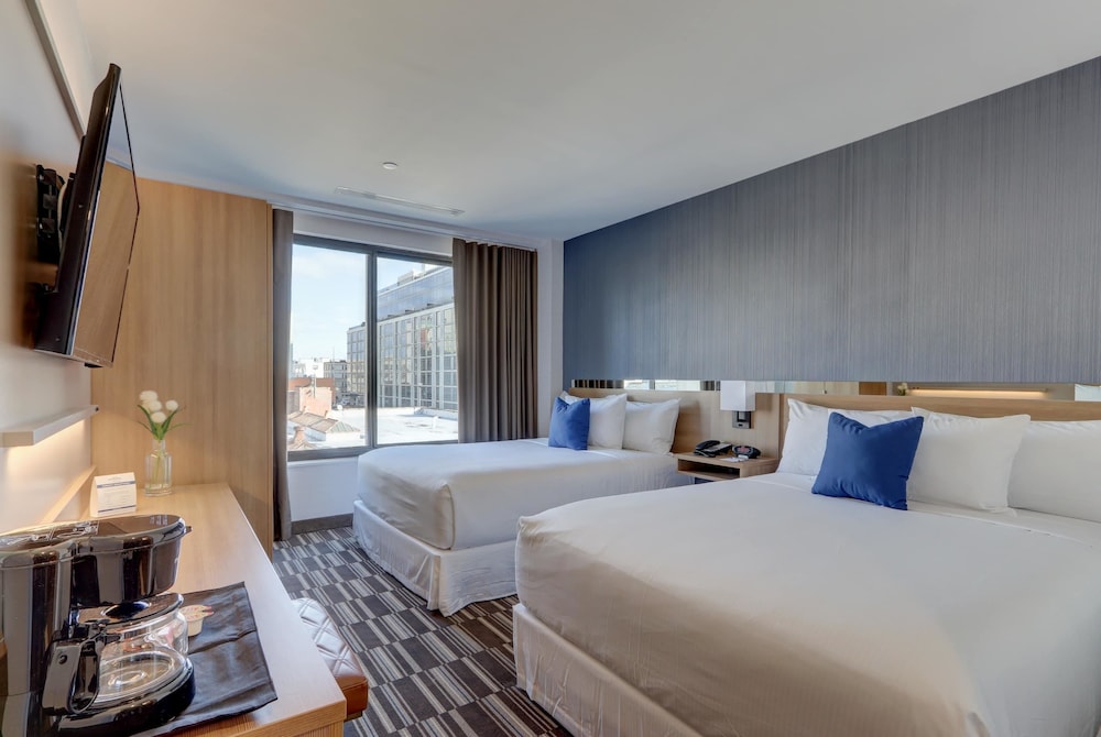 Microtel Inn By Wyndham Long Island City 27/60