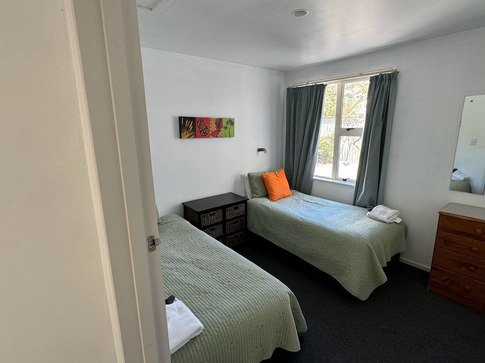 Diplomat Motel 27/68