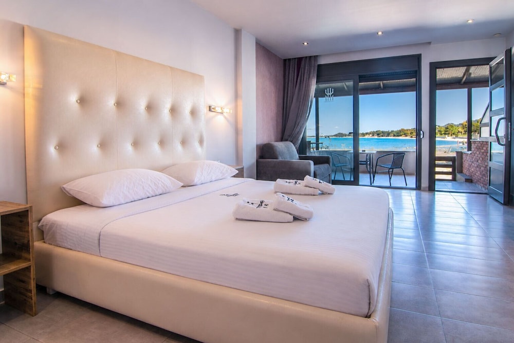 Flegra Beach Boutique Apartments 11/48