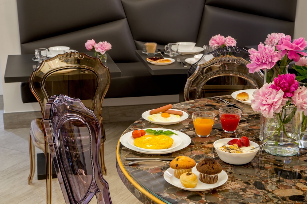 GCF Luxury Suites Guest House 53/70